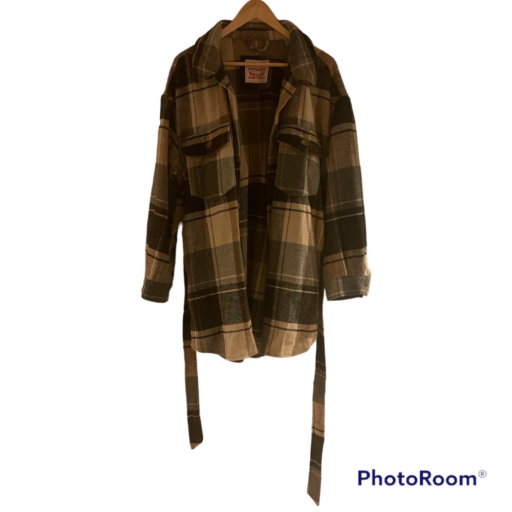 Levi’s Shacket - brown plaid. Never been worn. Tag came off while moving.